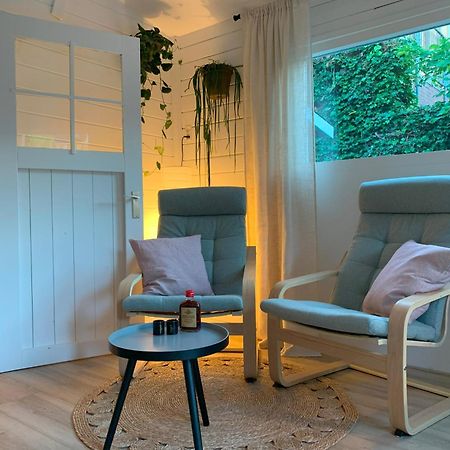 Tiny House Tussen De Grachten Sneek Bagian luar foto