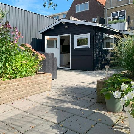 Tiny House Tussen De Grachten Sneek Bagian luar foto