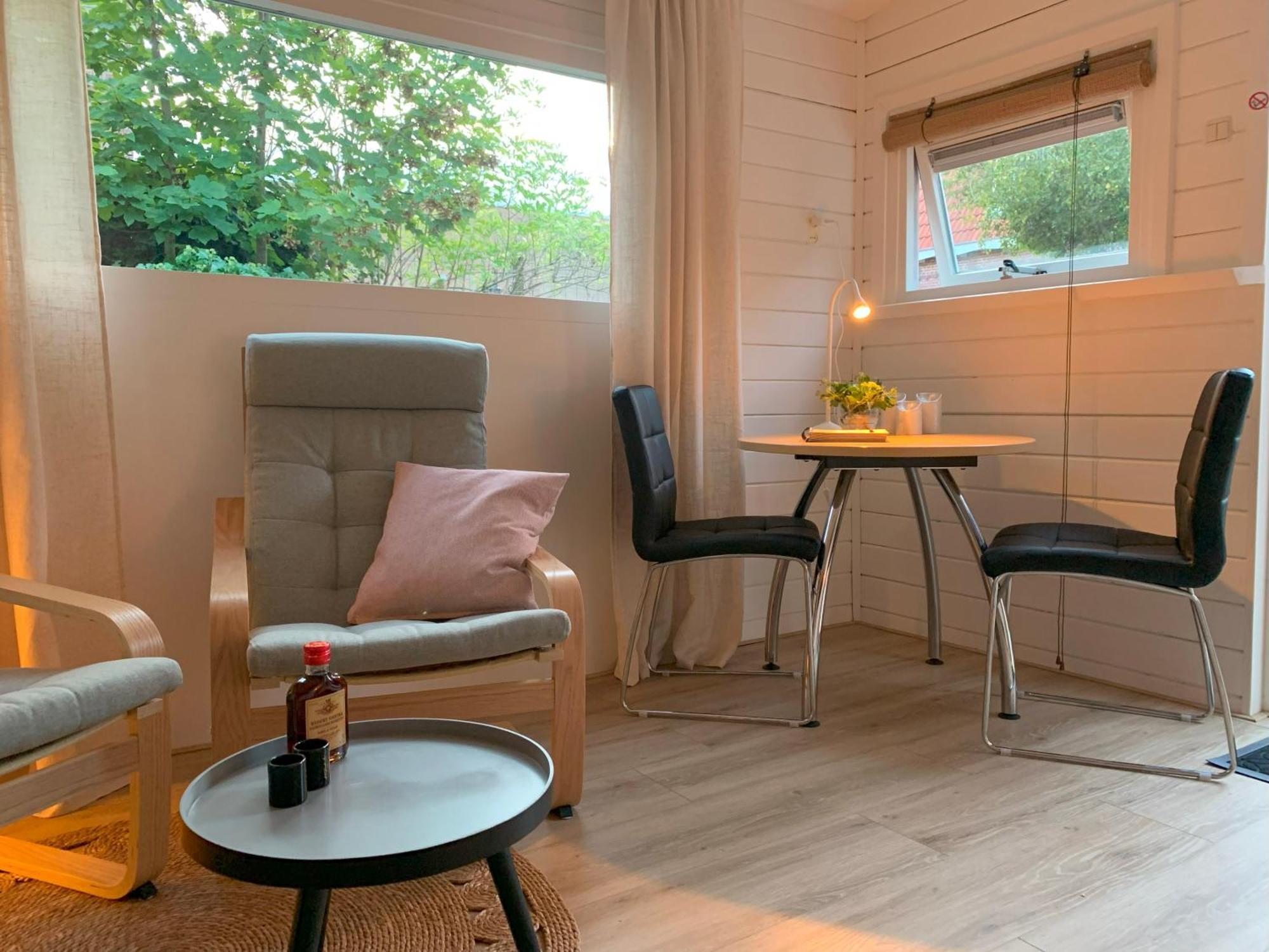 Tiny House Tussen De Grachten Sneek Bagian luar foto