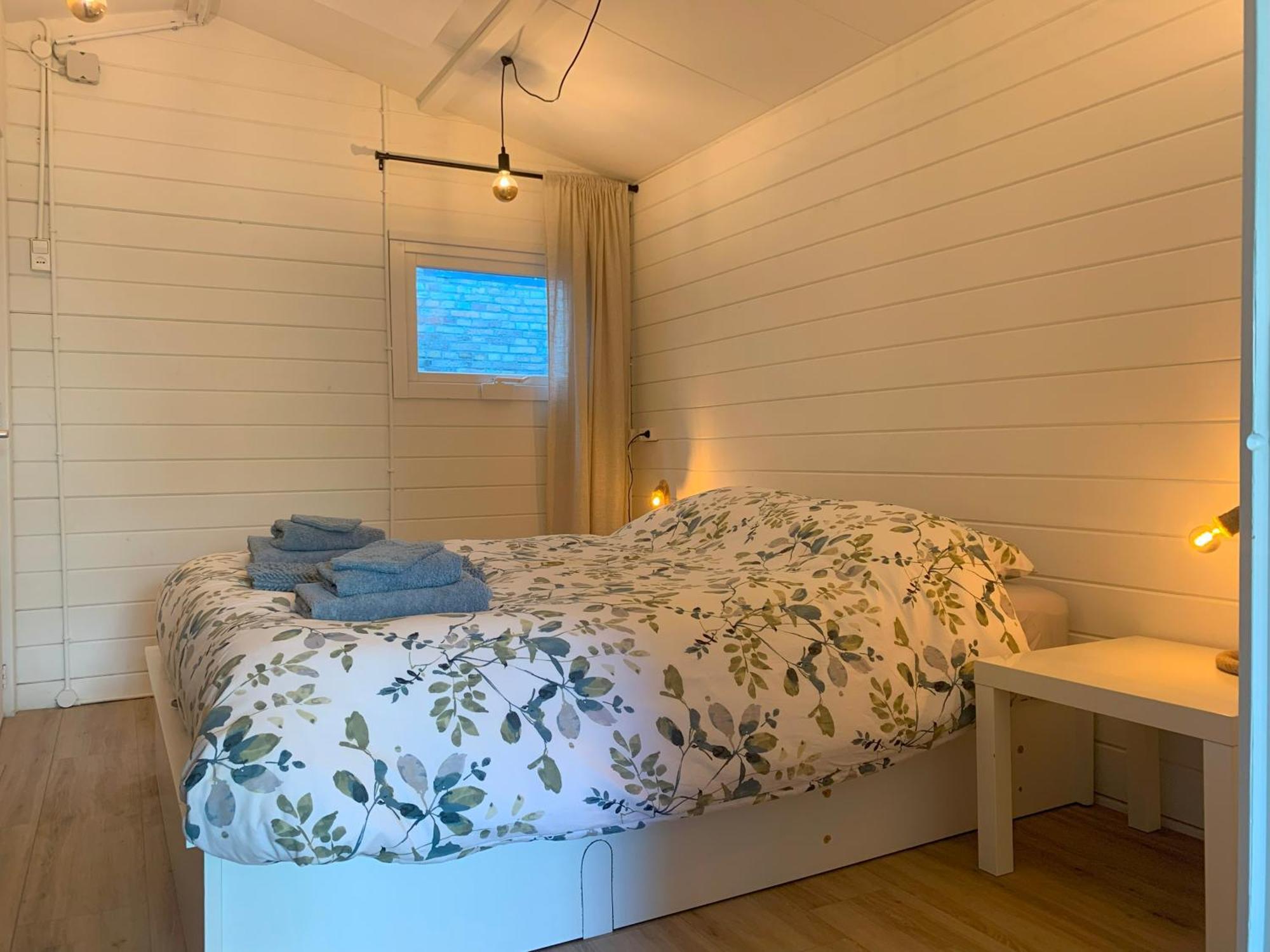 Tiny House Tussen De Grachten Sneek Bagian luar foto