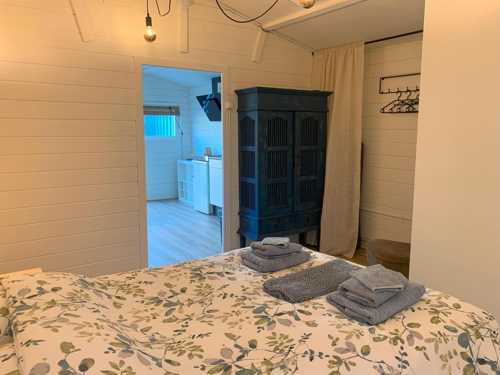 Tiny House Tussen De Grachten Sneek Bagian luar foto