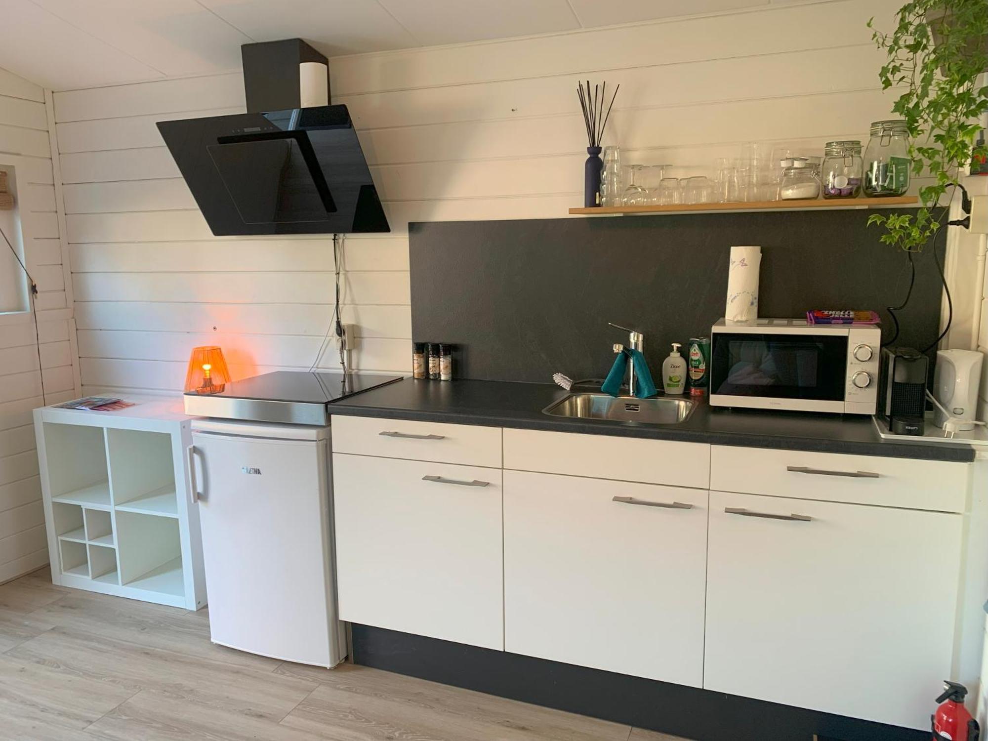 Tiny House Tussen De Grachten Sneek Bagian luar foto